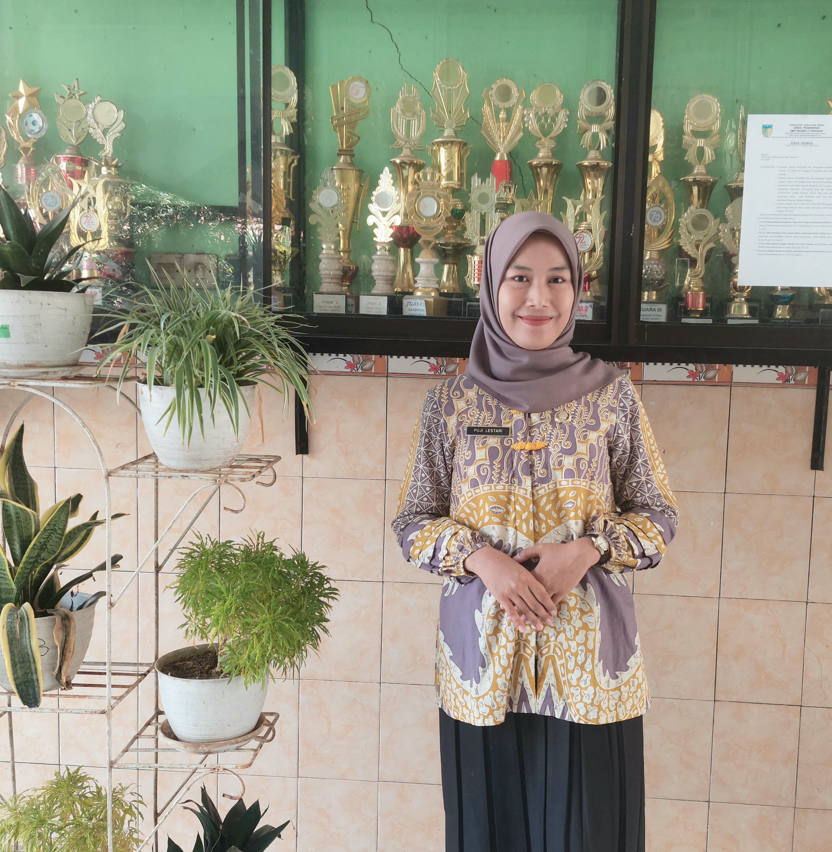 Foto PUJI LESTARI, S.Pd.