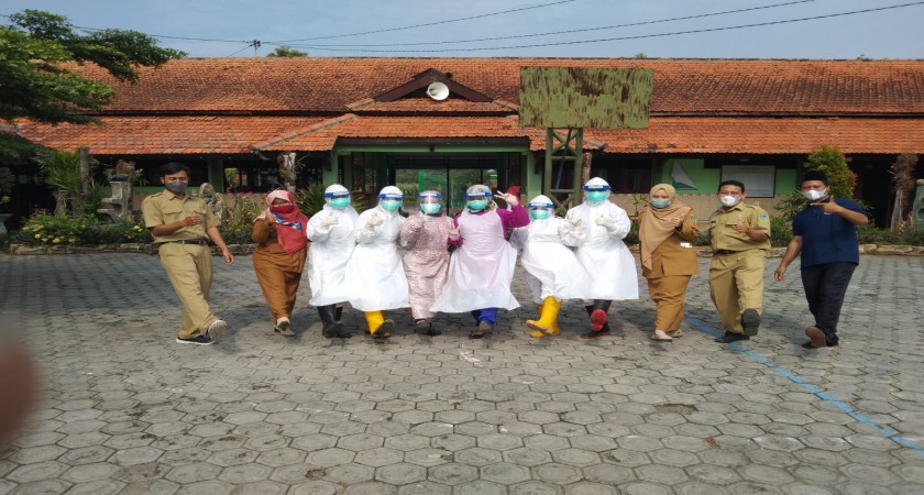 Kegiatan SWAB Sampling PTM (Pembelajaran Tatap Muka) SMPN 2 Tarokan bersama Petugas Puskesmas Tarokan