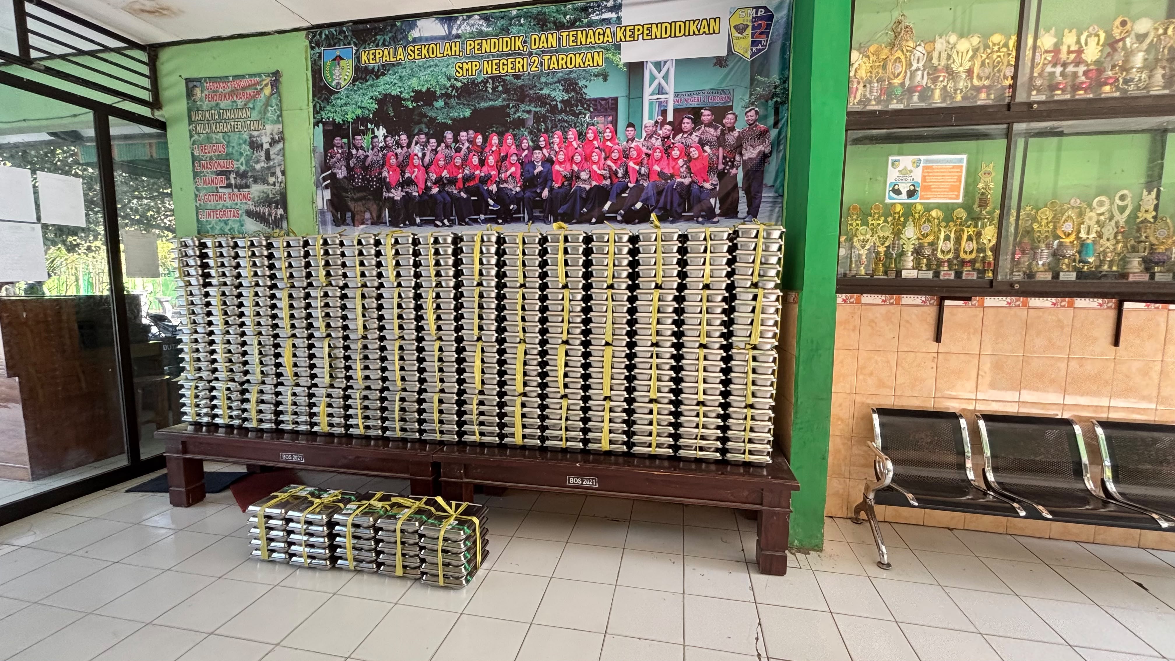 Pelaksanaan Program Makan Bergizi Gratis (MBG) Hari Ini di SMPN 2 Tarokan: Menu Sehat Seimbang untuk 20 Rombel