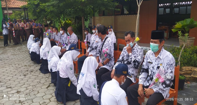 Peringatan Hari Guru Nasional di SMP Negeri 2 Tarokan