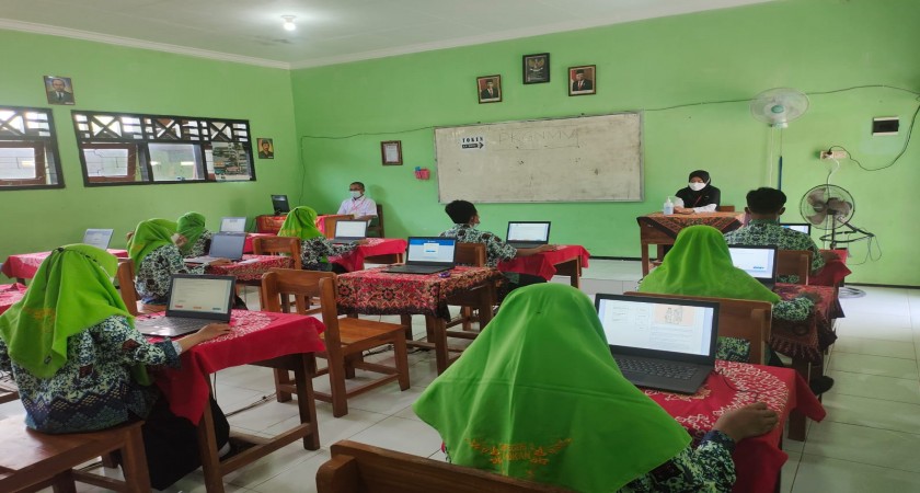 Pelaksanaan AKM bagi kelas 8 di SMPN 2 Tarokan